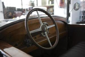 alt Jahrgang Metall Einzelheiten Auto im das Museum Nahansicht foto