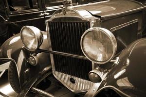 alt Jahrgang Metall Einzelheiten Auto im das Museum Nahansicht foto