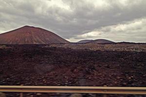 ursprünglich vulkanisch Landschaften von das Spanisch Insel von Lanzarote foto