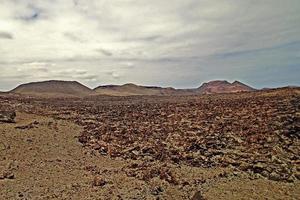 ursprünglich vulkanisch Landschaften von das Spanisch Insel von Lanzarote foto