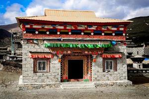 Stein Häuser von alpin Hirten im tibetanisch Bereiche von China foto