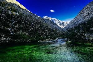 spektakulär Landschaft im das hoch Berge von Western Sichuan, China, mit anders Jahreszeiten foto