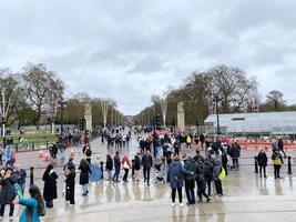 London im das Vereinigtes Königreich im April 2023. ein Aussicht von st James Park und Buckingham Palast foto