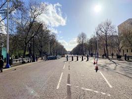 London im das Vereinigtes Königreich im April 2023. ein Aussicht von st James Park und Buckingham Palast foto