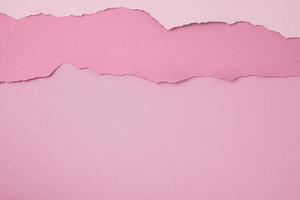 Anordnung von zerrissenem kaskadierendem rosa Papier