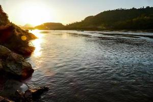 malerischen Blick auf den Fluss foto