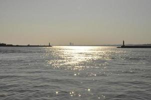 Dampfschiff Fähre Hafen und Meer Hintergrund und Landschaft foto