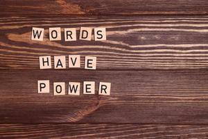 Phrase Wörter haben Leistung, motivierend Botschaft foto