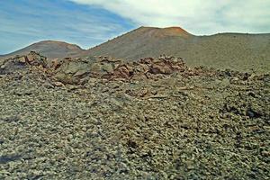 ursprünglich vulkanisch Landschaften von das Spanisch Insel von Lanzarote foto