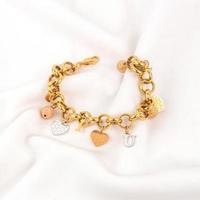 Gold Armband Schmuck mit Liebe Reize foto