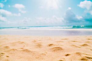 das Landschaft von Strand, Meer und Himmel im Sommer- mit ai generiert. foto