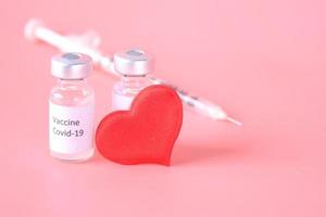 Herz mit Covid-19-Impfstoff