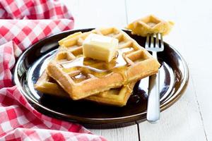 Waffeln mit Butter und Honig foto