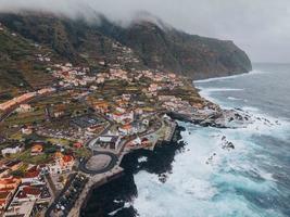 Drohne Aussicht von porto Moniz im Madeira, Portugal foto