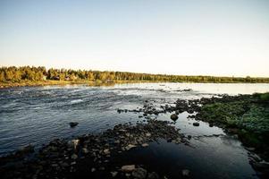 malerischen Blick auf den Fluss foto