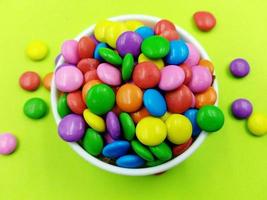 Zucker beschichtet Schokolade Edelsteine Süßigkeiten foto