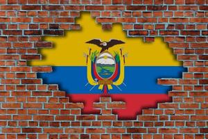 3d Flagge von Ecuador hinter das gebrochen alt Stein Mauer Hintergrund. foto