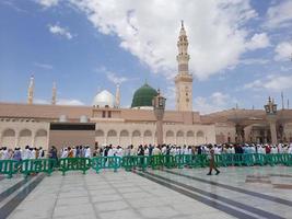 Medina, Saudi Arabien, April 2023 - - schön draußen Aussicht von das Propheten Moschee im Medina. foto