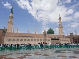 Medina, Saudi Arabien, April 2023 - - schön draußen Aussicht von das Propheten Moschee im Medina. foto