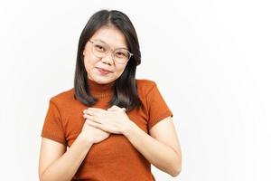 dankbare und selbstliebe Geste der schönen asiatischen Frau isoliert auf weißem Hintergrund foto