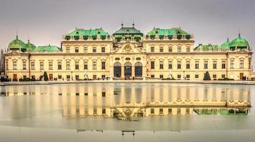 Belvedere Palast im wolkig Tag foto