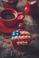 Muffin mit amerikanisch Flagge foto