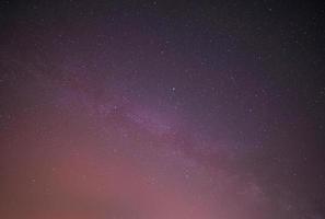 Landschaft mit milchig Weg im Nacht Himmel foto