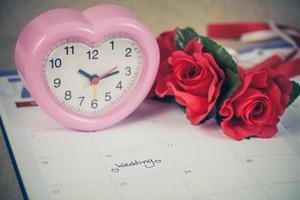 Erinnerung Hochzeit Tag im Kalender Planung und Herz Zeichen mit Farbe Ton. foto