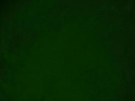 dunkelgrüne alte Samtstoffstruktur, die als Hintergrund verwendet wird. leerer grüner Stoffhintergrund aus weichem und glattem Textilmaterial. es ist platz für text.. foto
