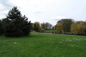 schön niedrig Winkel Aussicht von Krieg Öffentlichkeit Park von Luton England großartig Großbritannien. Bild war gefangen auf 07. April 2023 foto