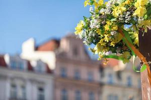 Ostern draussen Blume Dekorationen auf das Straßen foto