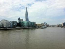 Blick auf die Themse in der Nähe der Tower Bridge foto