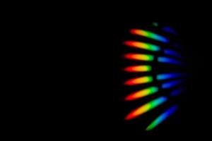 Prisma Regenbogen Spezifikationen auf schwarz Hintergrund Overlay foto