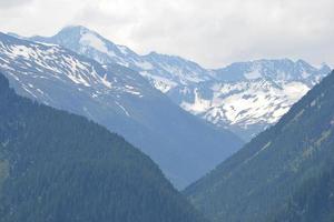 felsig Spitzen - - Alpen Berge im Österreich foto