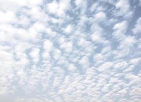 Himmel und flauschige Wolke Landschaft im das Morgen ist unglaublich beruhigend zu Start das Tag, Himmel und flauschige Weiß Wolke gemacht mich Gefühl entspannt, himmel und flauschige Wolke Landschaft nehmen ein majestätisch und atemberaubend Schönheit foto