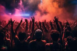 Bild von Konzert Menge mit ihr Hände angehoben auf rot Rauch generativ ai foto