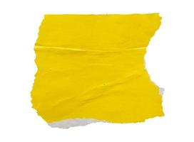 Stück von Gelb Papier zerreißen isoliert auf Weiß Hintergrund foto