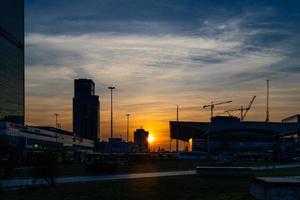 Center von Warschau im Polen im Europa mit das zentral Bahnhof während das Winter Sonnenuntergang foto