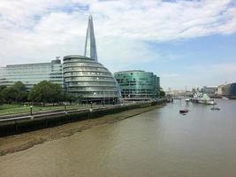 Blick auf die Themse in der Nähe der Tower Bridge foto