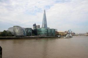 Blick auf die Themse in der Nähe der Tower Bridge foto