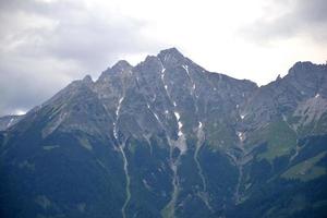 felsig Spitzen - - Alpen Berge im Österreich foto