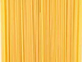 Spaghetti isoliert auf Weiß foto