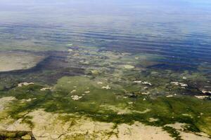 das Farbe von Meer Wasser auf das Mittelmeer Küste. foto