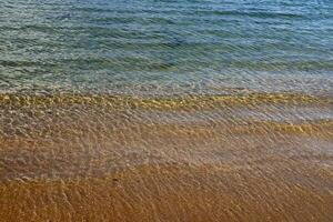 das Farbe von Meer Wasser auf das Mittelmeer Küste. foto