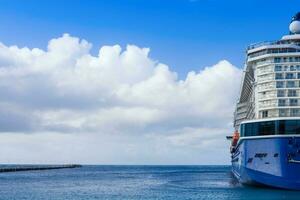 Kreuzfahrt Schiff auf sint maarten Insel auf ein Karibik Kreuzfahrt Ferien foto