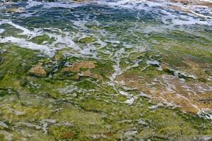 das Farbe von Meer Wasser auf das Mittelmeer Küste. foto