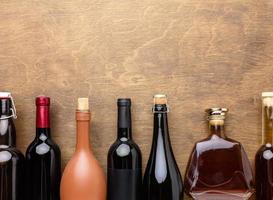 Draufsicht Mischung aus Alkoholflaschen