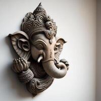 ein Weiß ummauert Zimmer mit ein Statue von ein indisch mythologisch Gott Herr Ganesha wie Wandgemälde. ai generiert. foto