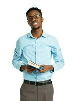 afrikanisch amerikanisch Hochschule Schüler mit Bücher im seine Hände Stehen auf Weiß foto