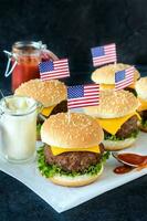 Mini amerikanisch Cheeseburger foto